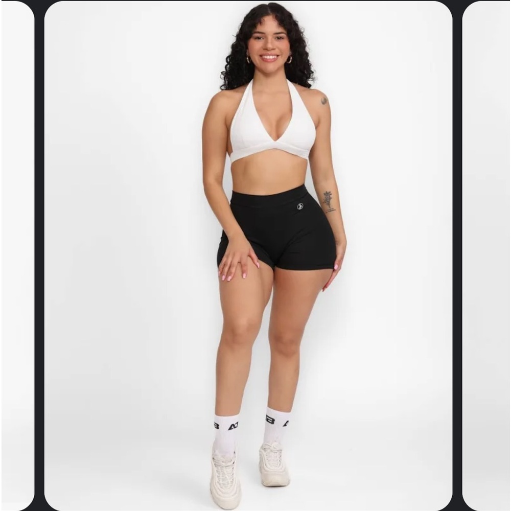 Allure the brand viral v back shorts Large